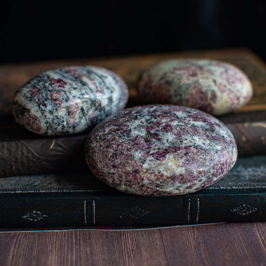 Tourmaline Rose sur Quartz | Galet